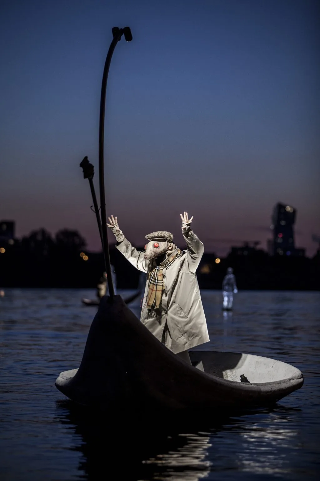 A rat floating on a pétal on the river La Seine. From Drift, a performance by ilotopie company