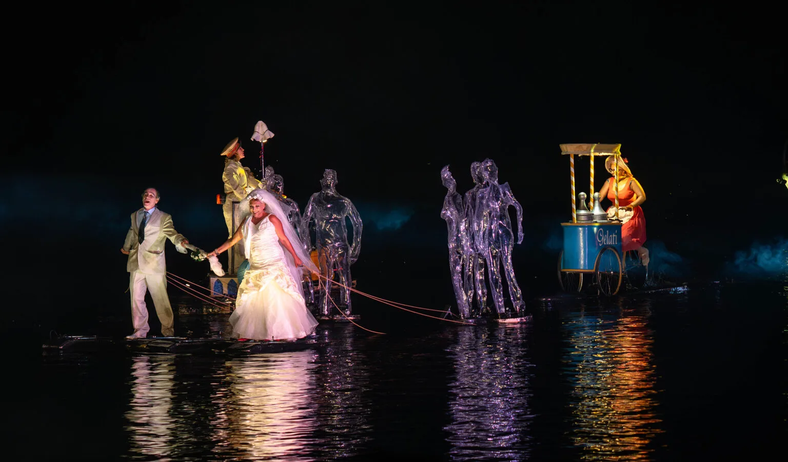 Water show the Extraodinary Journey, here the wedding on the water. One of the oniric on the water scene happen during the show.