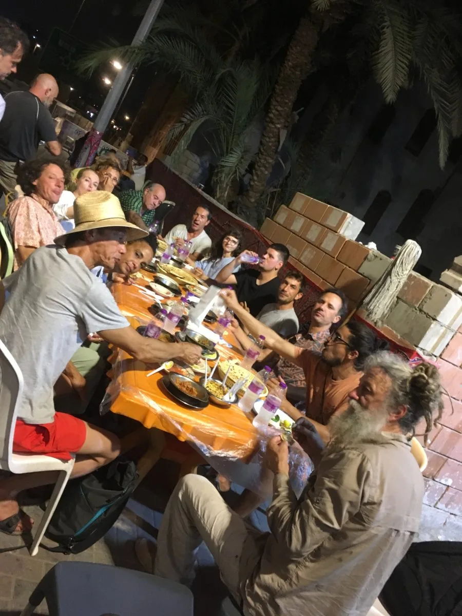Photo de groupe de la cie ilotopie au restaurant à Jeddah