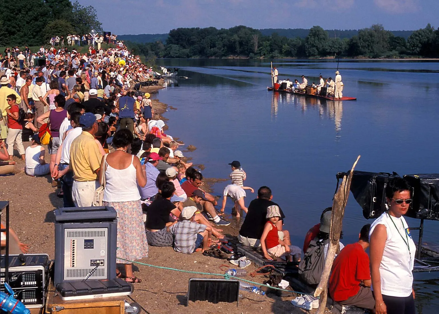 water show on the river "La Loire" by ilotopie, here the floating orcherstra